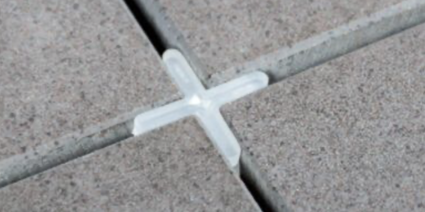 Qué son las crucetas de nivelación y cómo usarlas en baldosas